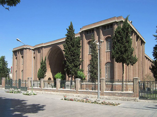 برسد به دست حاج حسین آقا ملک