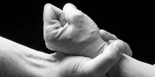 سلاح تنها عامل خشونت نیست سلاح تنها عامل خشونت نیست