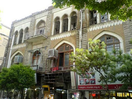 گفتگو با آیدین آغداشلو درباره کافه نادری، میعادگاه اهل معنا گفتگو با آیدین آغداشلو درباره کافه نادری، میعادگاه اهل معنا