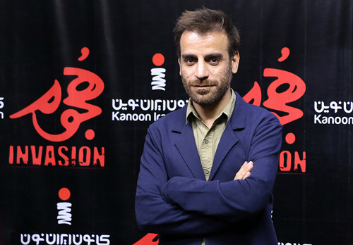 فرم «هجوم» برآمده از نمایش سنتی شبیهخوانی است فرم «هجوم» برآمده از نمایش سنتی شبیهخوانی است