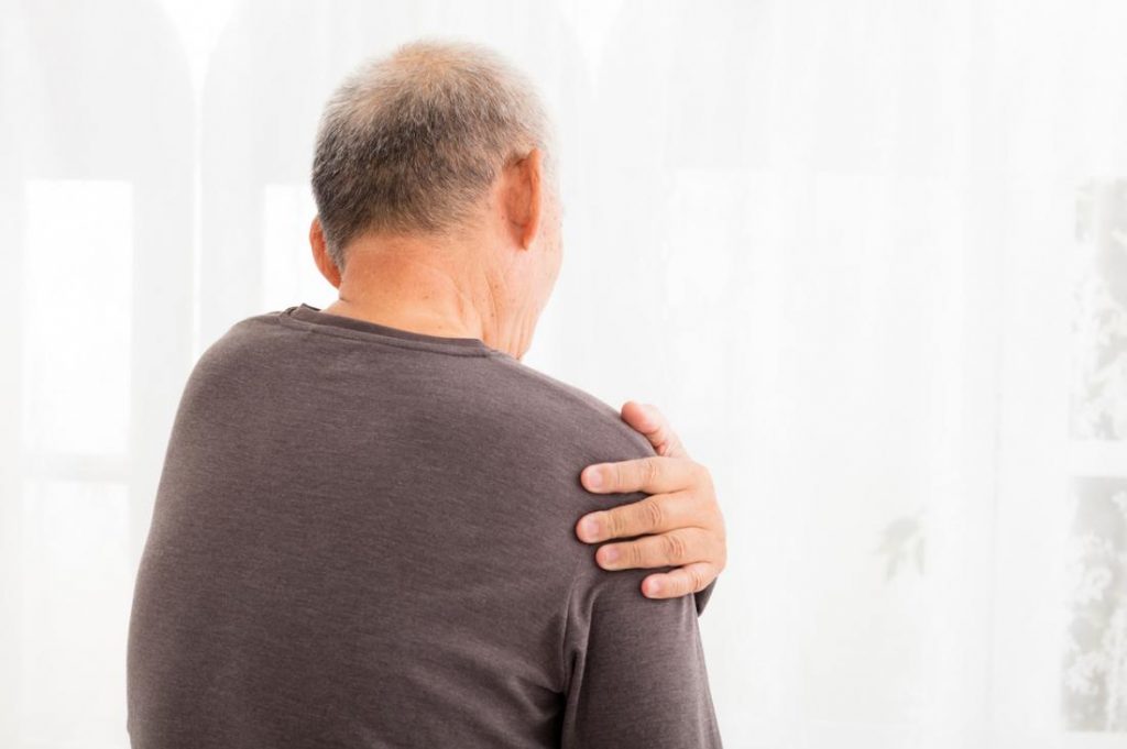 چرا دچار یخ زدگی شانه می شویم؟